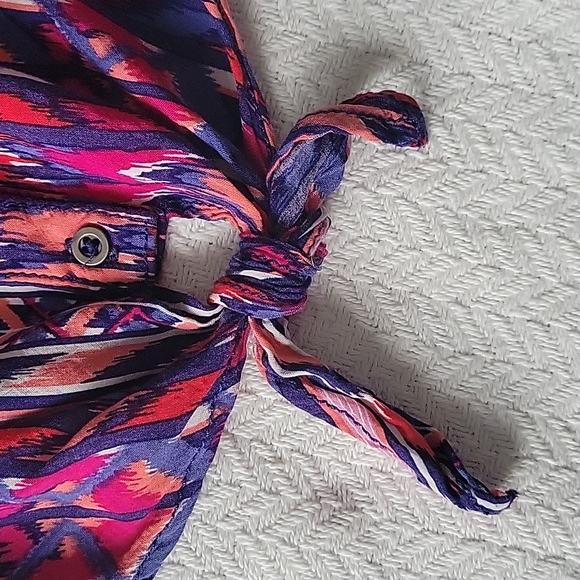 Garage Button/Tie Front Top - Picture 4 of 6